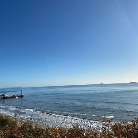 Bournemouth Beachfront Retreat 3 Bedroom 3 Bathroom Seaside B&B With Free Parking מראה חיצוני תמונה