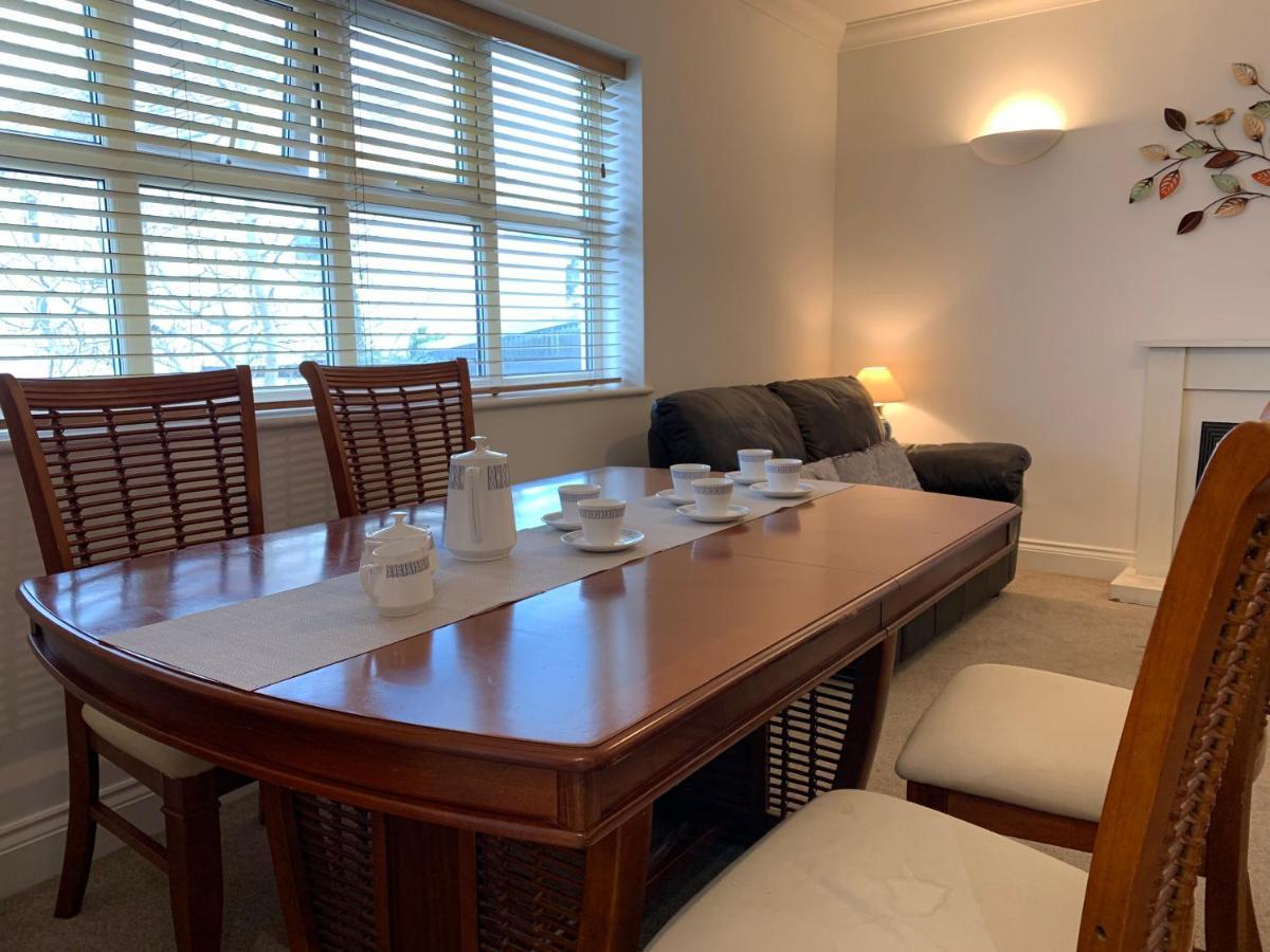 Bournemouth Beachfront Retreat 3 Bedroom 3 Bathroom Seaside B&B With Free Parking מראה חיצוני תמונה