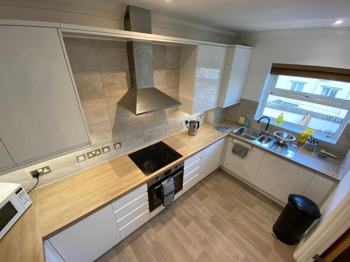 Bournemouth Beachfront Retreat 3 Bedroom 3 Bathroom Seaside B&B With Free Parking מראה חיצוני תמונה