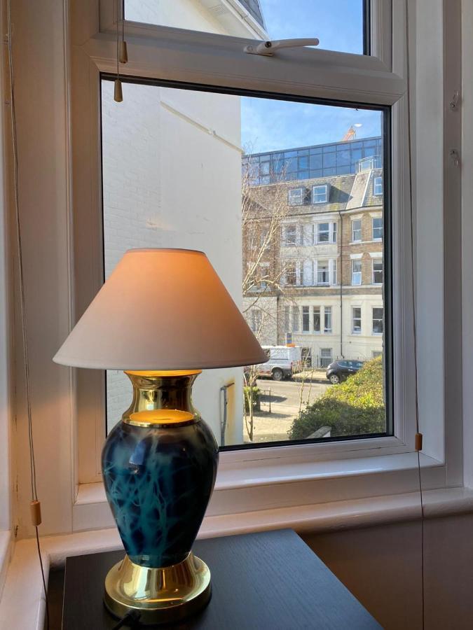 Bournemouth Beachfront Retreat 3 Bedroom 3 Bathroom Seaside B&B With Free Parking מראה חיצוני תמונה