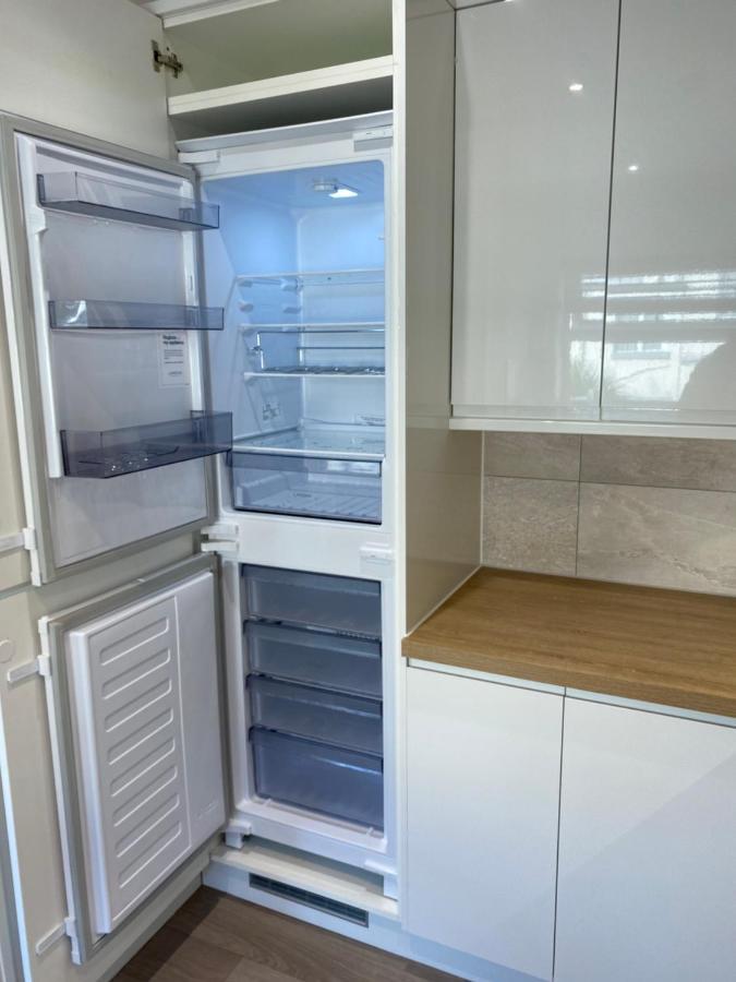 Bournemouth Beachfront Retreat 3 Bedroom 3 Bathroom Seaside B&B With Free Parking מראה חיצוני תמונה