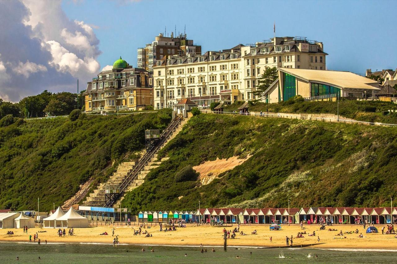 Bournemouth Beachfront Retreat 3 Bedroom 3 Bathroom Seaside B&B With Free Parking מראה חיצוני תמונה