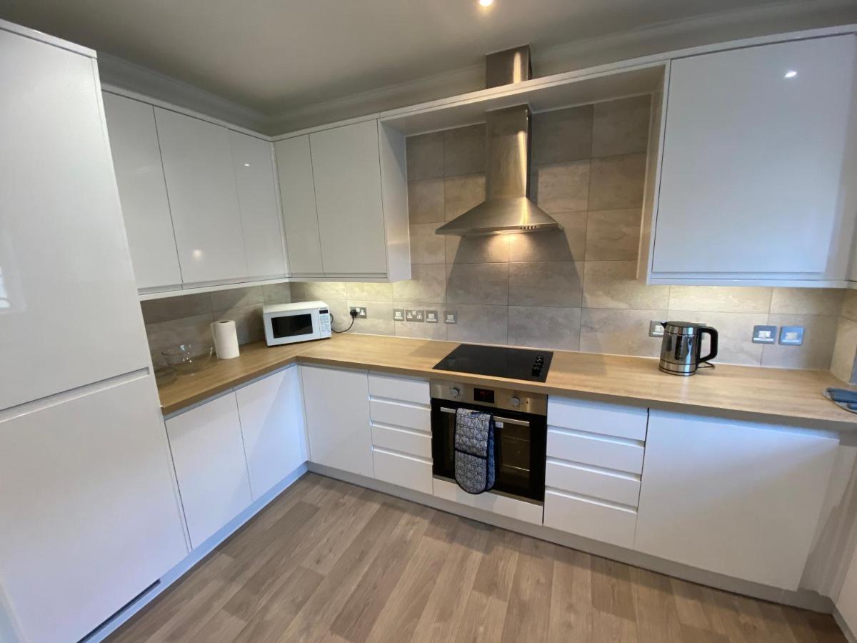 Bournemouth Beachfront Retreat 3 Bedroom 3 Bathroom Seaside B&B With Free Parking מראה חיצוני תמונה