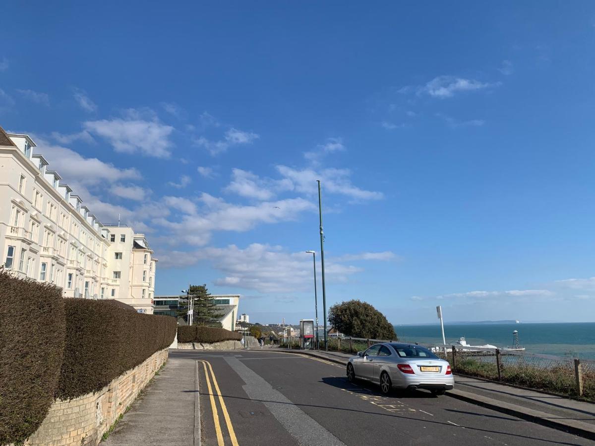 Bournemouth Beachfront Retreat 3 Bedroom 3 Bathroom Seaside B&B With Free Parking מראה חיצוני תמונה