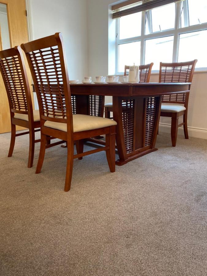 Bournemouth Beachfront Retreat 3 Bedroom 3 Bathroom Seaside B&B With Free Parking מראה חיצוני תמונה