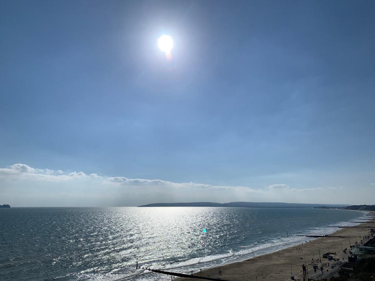 Bournemouth Beachfront Retreat 3 Bedroom 3 Bathroom Seaside B&B With Free Parking מראה חיצוני תמונה