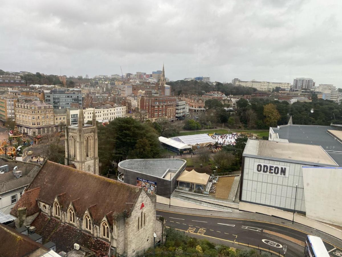 Bournemouth Beachfront Retreat 3 Bedroom 3 Bathroom Seaside B&B With Free Parking מראה חיצוני תמונה