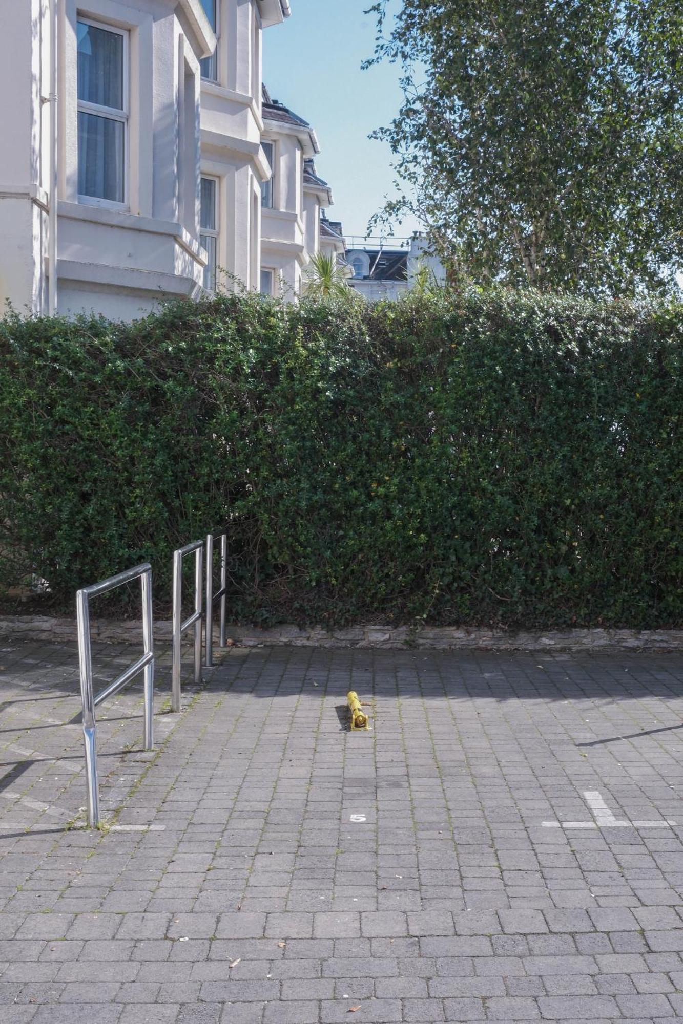 Bournemouth Beachfront Retreat 3 Bedroom 3 Bathroom Seaside B&B With Free Parking מראה חיצוני תמונה