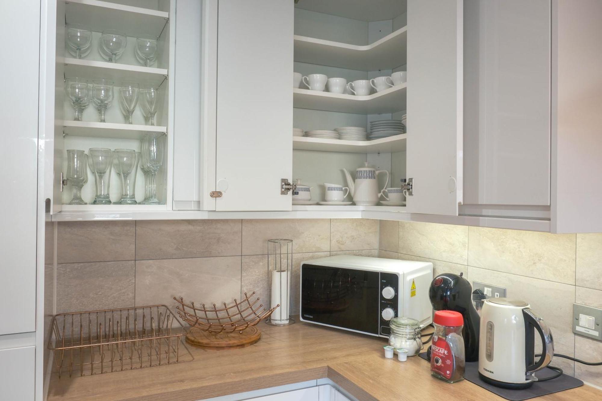 Bournemouth Beachfront Retreat 3 Bedroom 3 Bathroom Seaside B&B With Free Parking מראה חיצוני תמונה
