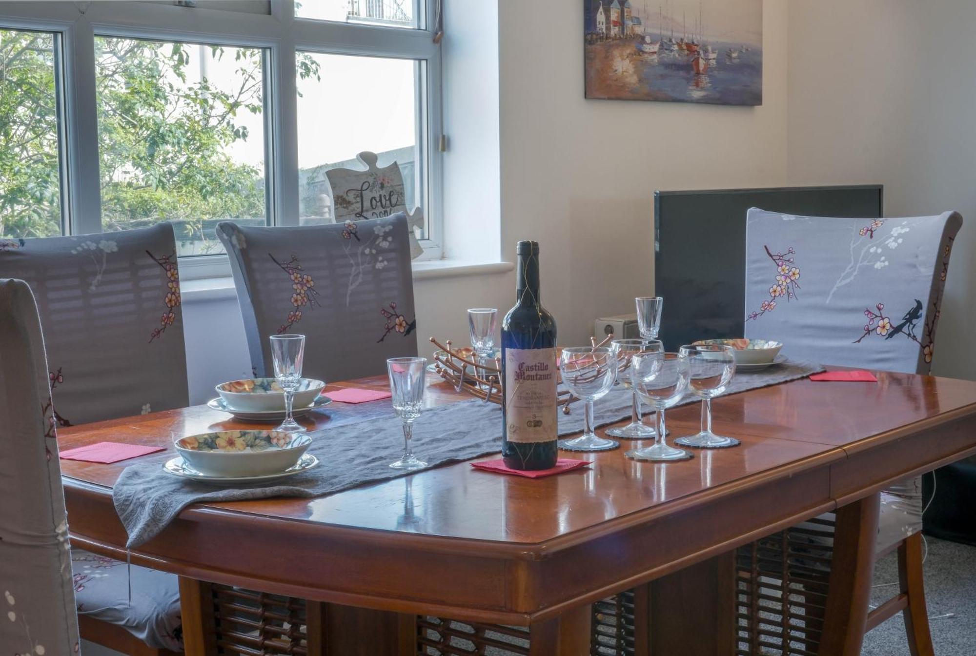 Bournemouth Beachfront Retreat 3 Bedroom 3 Bathroom Seaside B&B With Free Parking מראה חיצוני תמונה